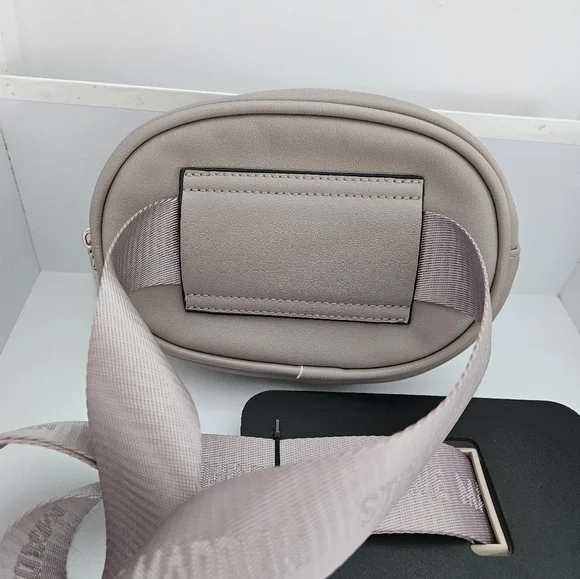 NEW STEVE MADDEN LOGO BELT BAG FANNY PACK CROSSBODY BAG ONE SIZE Mushroom Gray - Picture 5 of 5